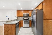 2BR, 1BA - 1,000SF - Kitchen - 4810 S La Brea Ave # DON