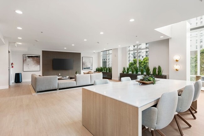 Photo - Vantage Pointe