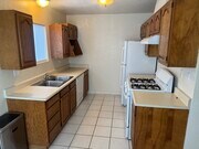 full kitchen - 2014 Nelson Ave Unit A