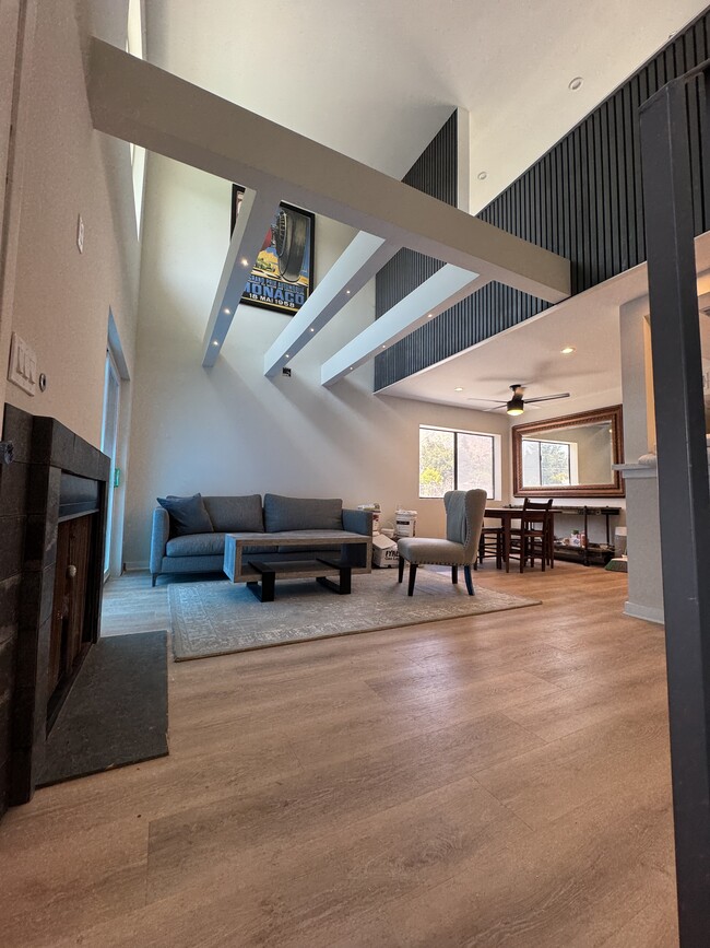 Building Photo - 2670 Lake Ave Unit Pineridge Condo