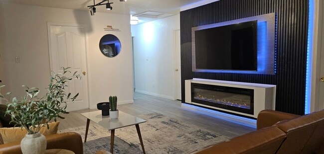 Photo - 538 W 97th St