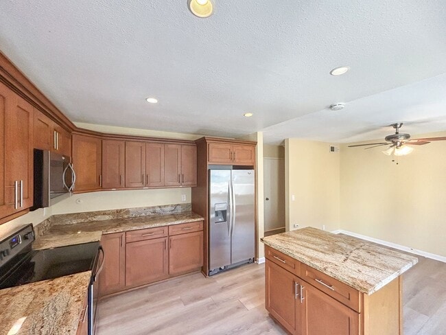 Photo - Beautiful 3BD/2.5BA W/ Open Floor Plan and... Unit 205