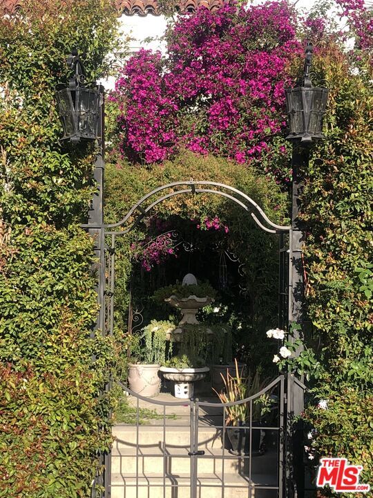 Photo - 1362 Masselin Ave