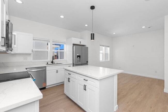 Photo - 6413 Richard St