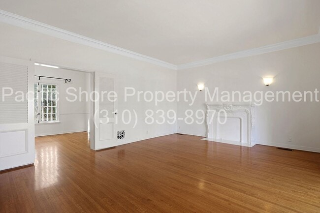 Photo - Orange Triplex Unit 623
