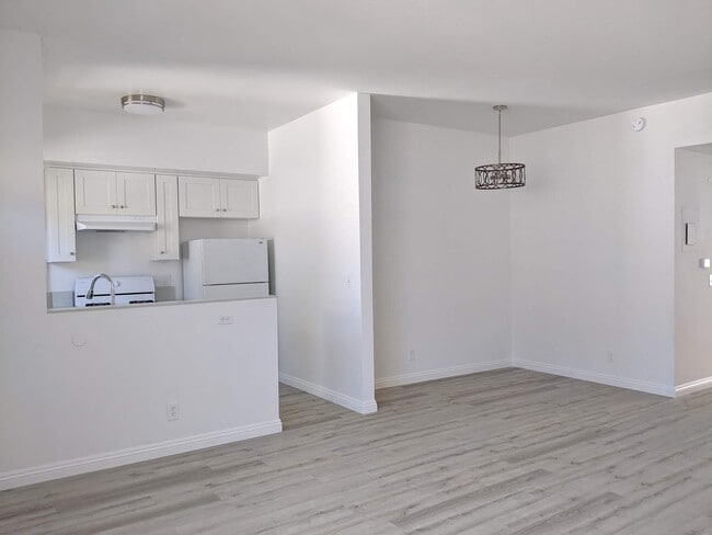kitchen dining - 2452 S Centinela Ave Apartments Unit 3