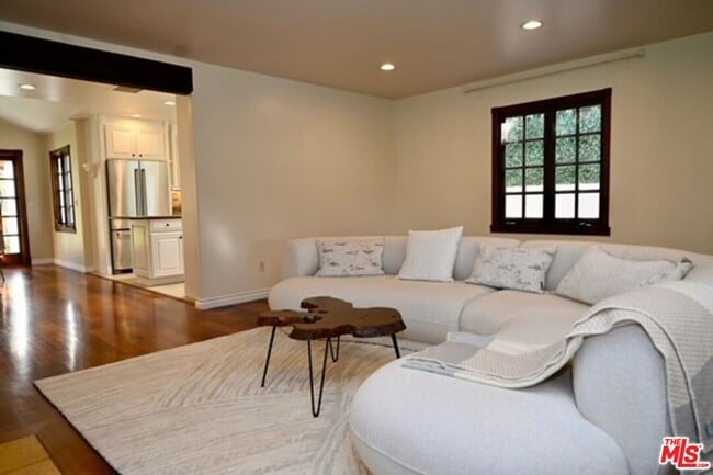 Photo - 4224 Beethoven St