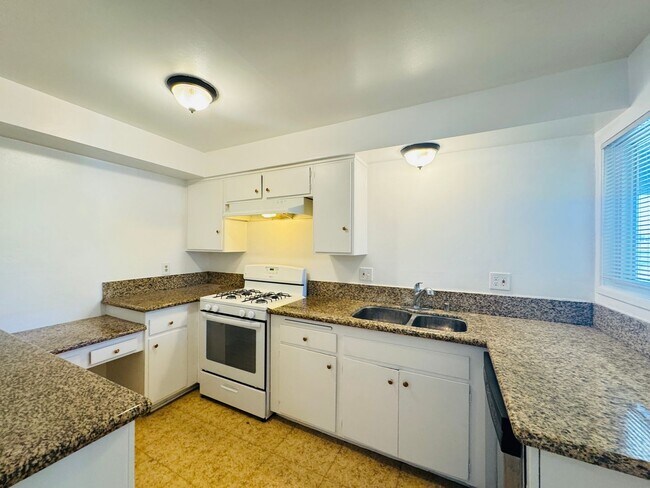 Photo - 2340 W Greenacre Ave Unit #1