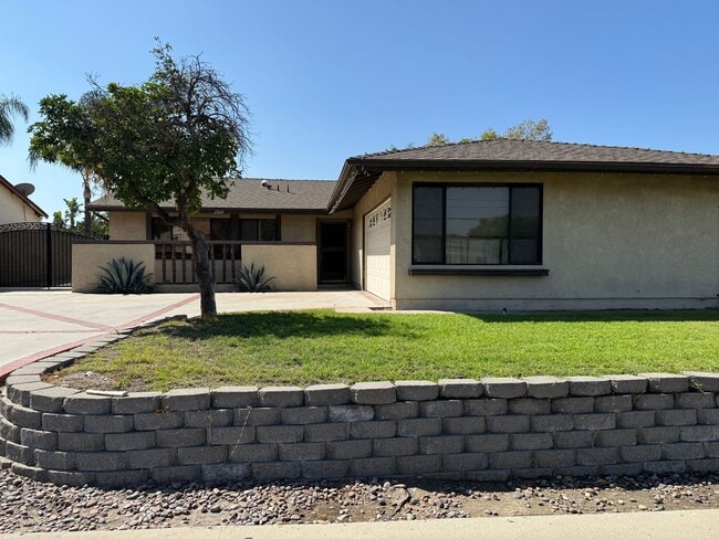 3 Bedroom, 2 Bathroom Single Story Home in... - 3 Bedroom, 2 Bathroom Single Story Home in...