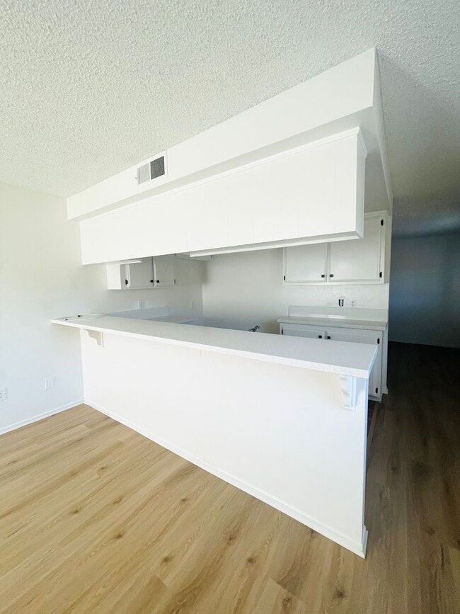 Building Photo - 807 Unit C