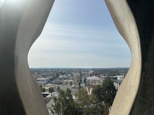 Building Photo - 2404 Wilshire Blvd