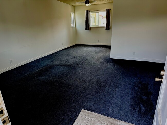 Living room and dining area: 23'3" x 15'6"/11'8" - 218 19th St Unit C