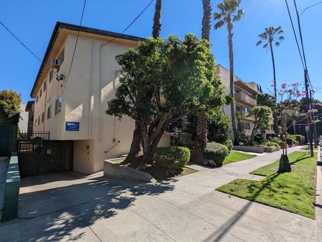 Photo - 1338 N Gardner St Apartment Unit 9