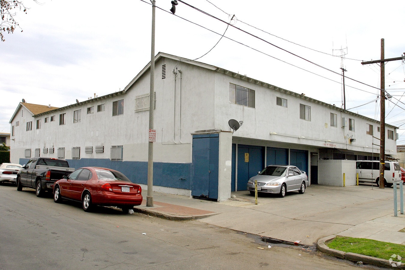 1495 N. Peterson Ave. - 1495 N. Peterson Ave. Apartments