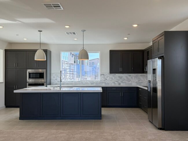 Photo - 424 Bunsen St