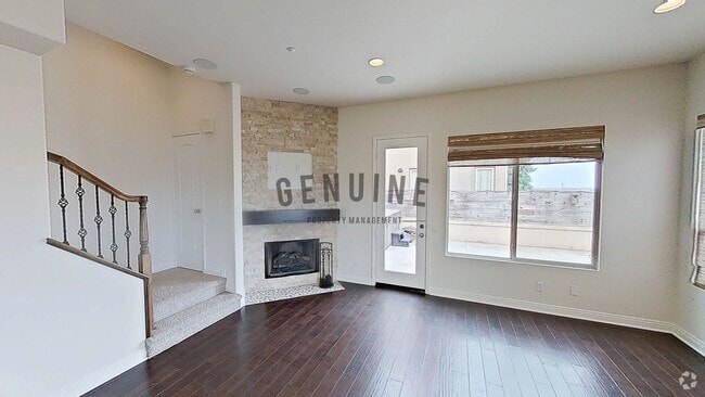 Building Photo - Spacious 3Bd 2.5Ba 2 Story Home w/ Fabulou...