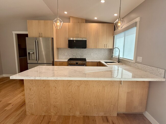 Photo - 1665 Laurel Ave