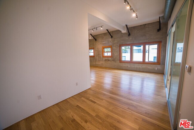 Photo - 8 Brooks Ave Unit 13