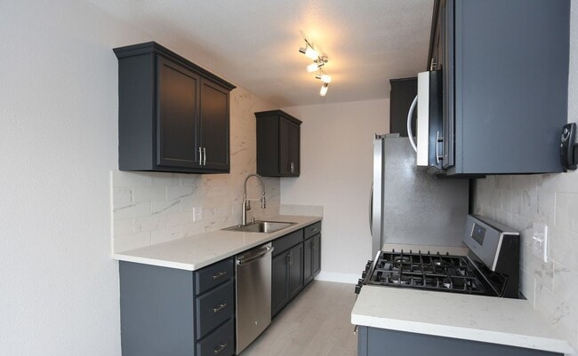 Building Photo - 10227 S 10th Ave