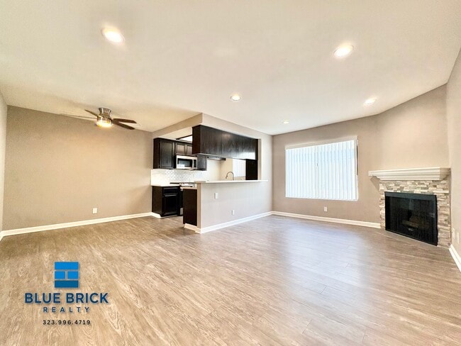 Building Photo - 6202 Fulton Ave Unit 202