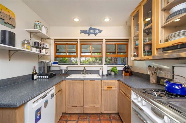 Photo - 5102 E Ocean Blvd