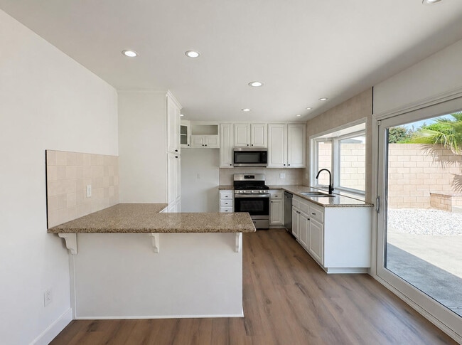 Building Photo - 17541 Pine Cir