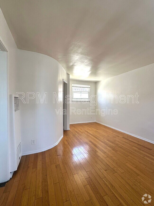 Building Photo - 1737 N Sycamore Ave Unit 216 Rental