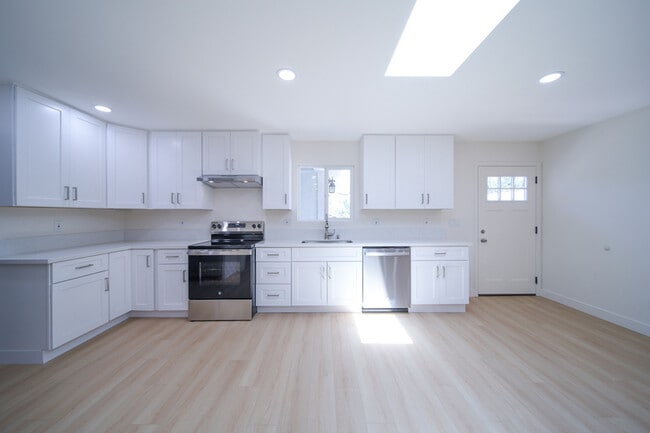 Photo - 206 W Broadbent Dr