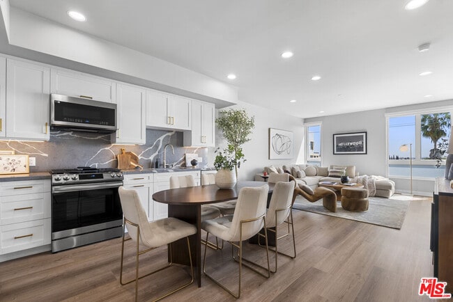 Building Photo - 7428 Santa Monica Blvd Unit 406