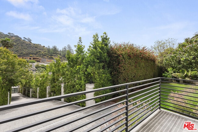 Photo - 1739 San Ysidro Dr