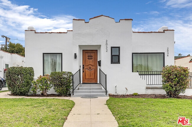 Building Photo - 2034 S Palm Grove Ave Rental