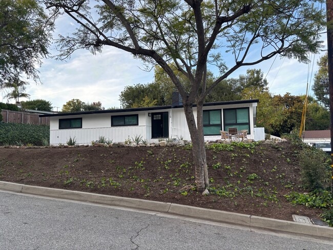 Building Photo - 19 Gaucho Dr