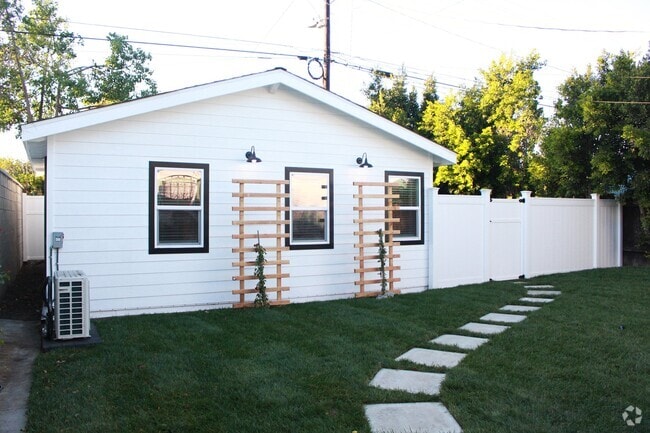 Building Photo - 2147 S Orange Dr Rental