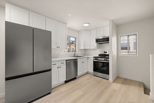 Building Photo - 35-35 Kennebec Ave Unit 35 Kennebec Ave