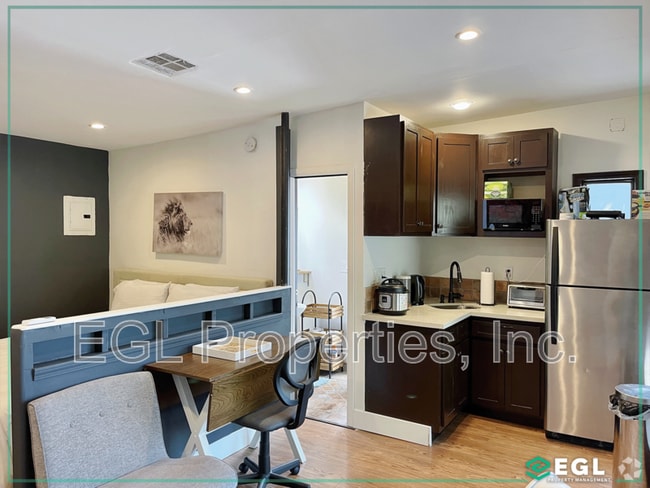 Building Photo - 6657 Lindenhurst Ave Rental