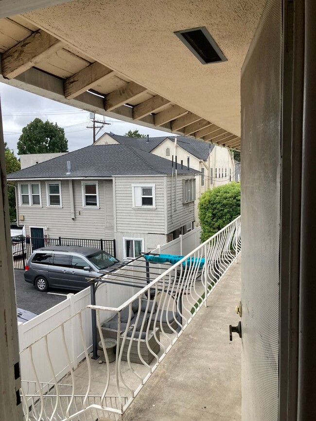 Photo - DOWNTOWN ONE BEDROOM CONDO IN GATED BUILDING