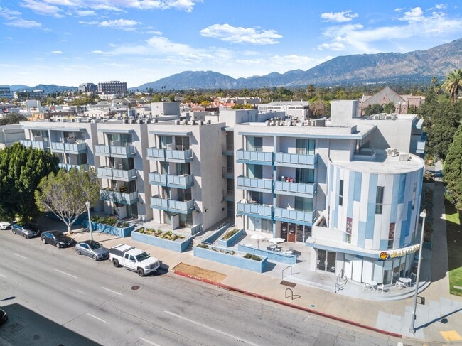 Building Photo - Aqua Courtyard Suites