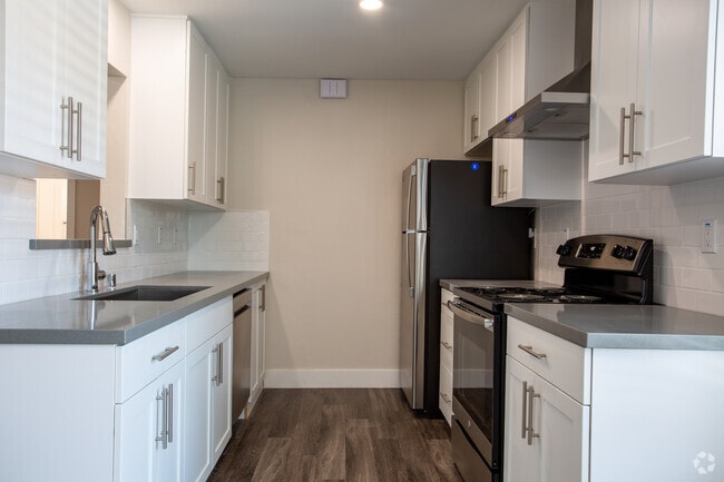 2BR, 1BA - 1030 SF - Park Apartments