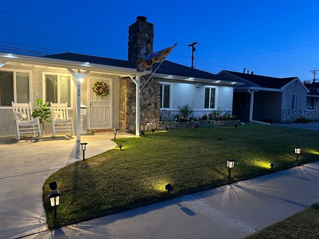 Photo - 1060 W 210th St House
