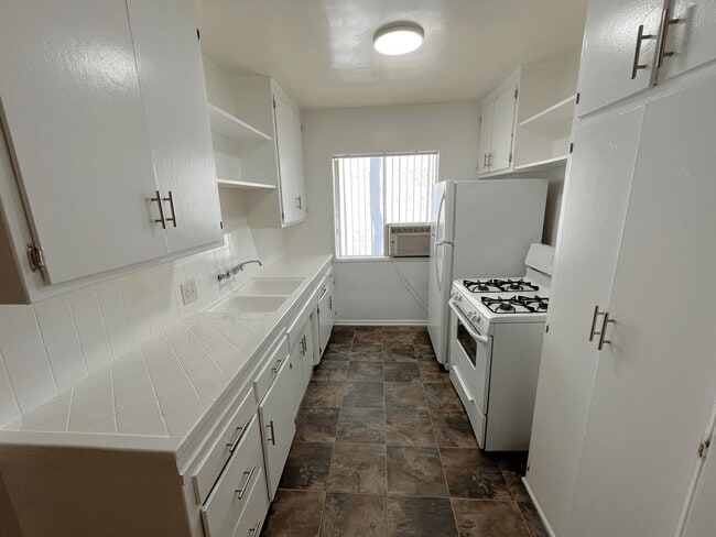 Photo - 652 Veteran Ave