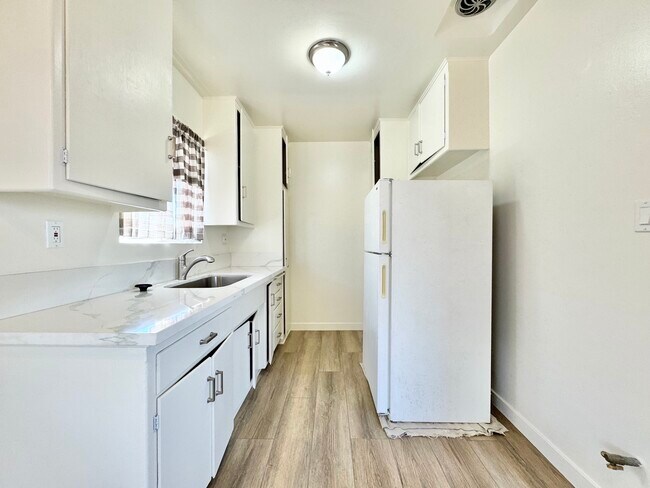 Photo - 5625 W Jefferson Blvd Unit 1