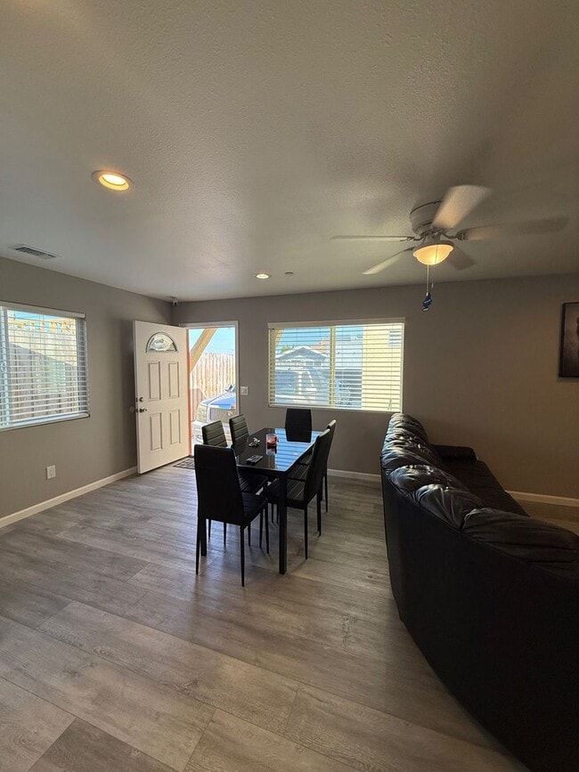 Photo - 5276 Imperial Ave Unit 5276