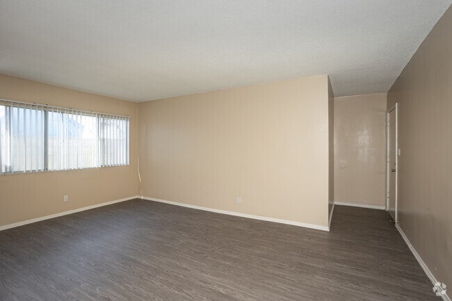 1BR, 1BA - 610SF - Living Room - Alondra Palm LLC