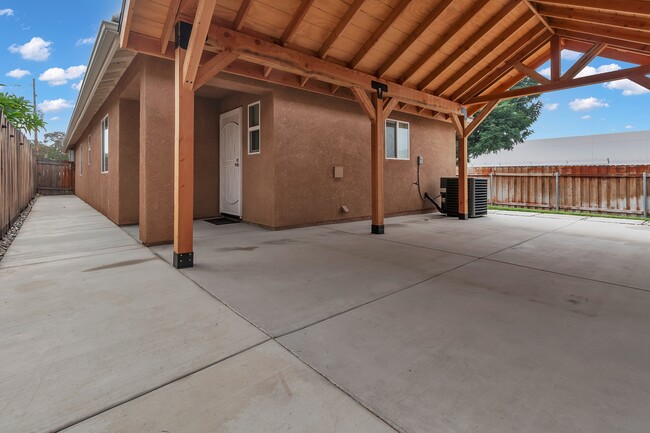 Photo - 7695 Freda Ave