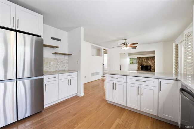 Photo - 23416 Community St