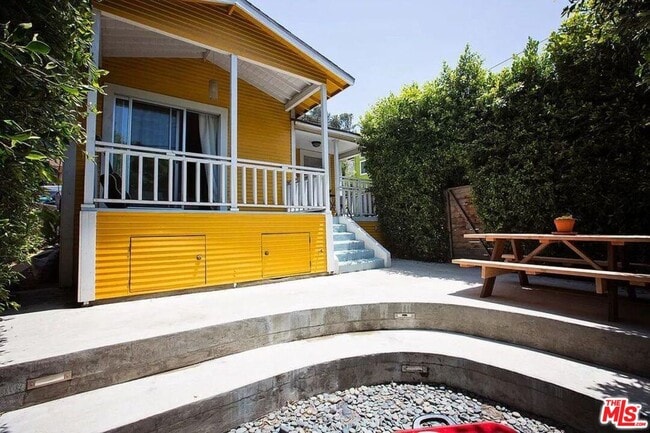 Photo - 2232 Allesandro St