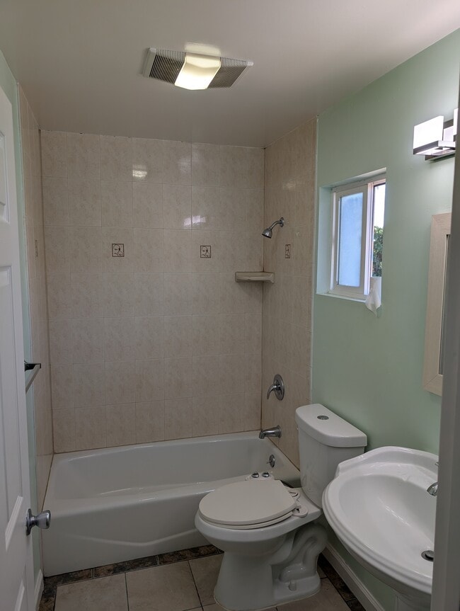 Photo - 2214 Eckhart Ave