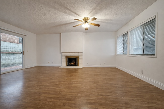 Photo - 8373 Wabash St