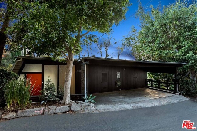 Building Photo - 7912 Willow Glen Rd Rental