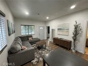 Photo - 533 E 36th St